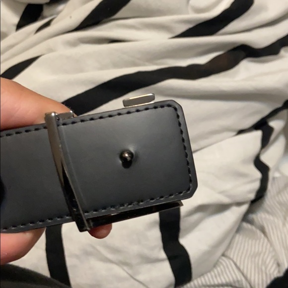 Louis Vuitton belt - Picture 2 of 6